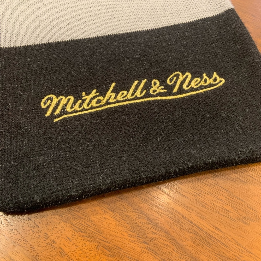 OVO x Raptors Collaboration Scarf - Picture 2 of 4